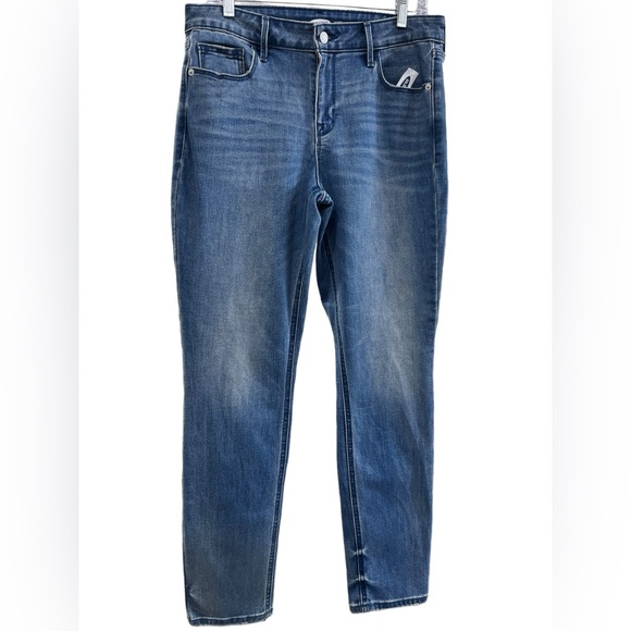 Old Navy Mid-Rise Skinny Jeans Size 12 Medium Wash Stretch Denim - Picture 2 of 6